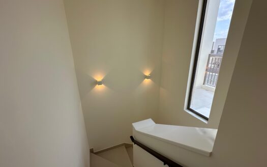 3BR Townhouse + Maid / Balcony / Vacating Soon