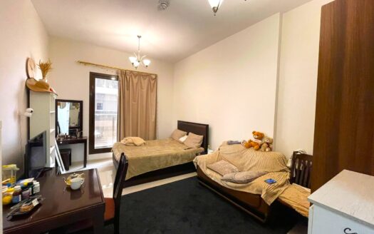 Spacious Studio / Partial Golf View / Furnished