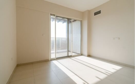 Spacious | 2 Car Parkings | 3 Bathrooms Attached